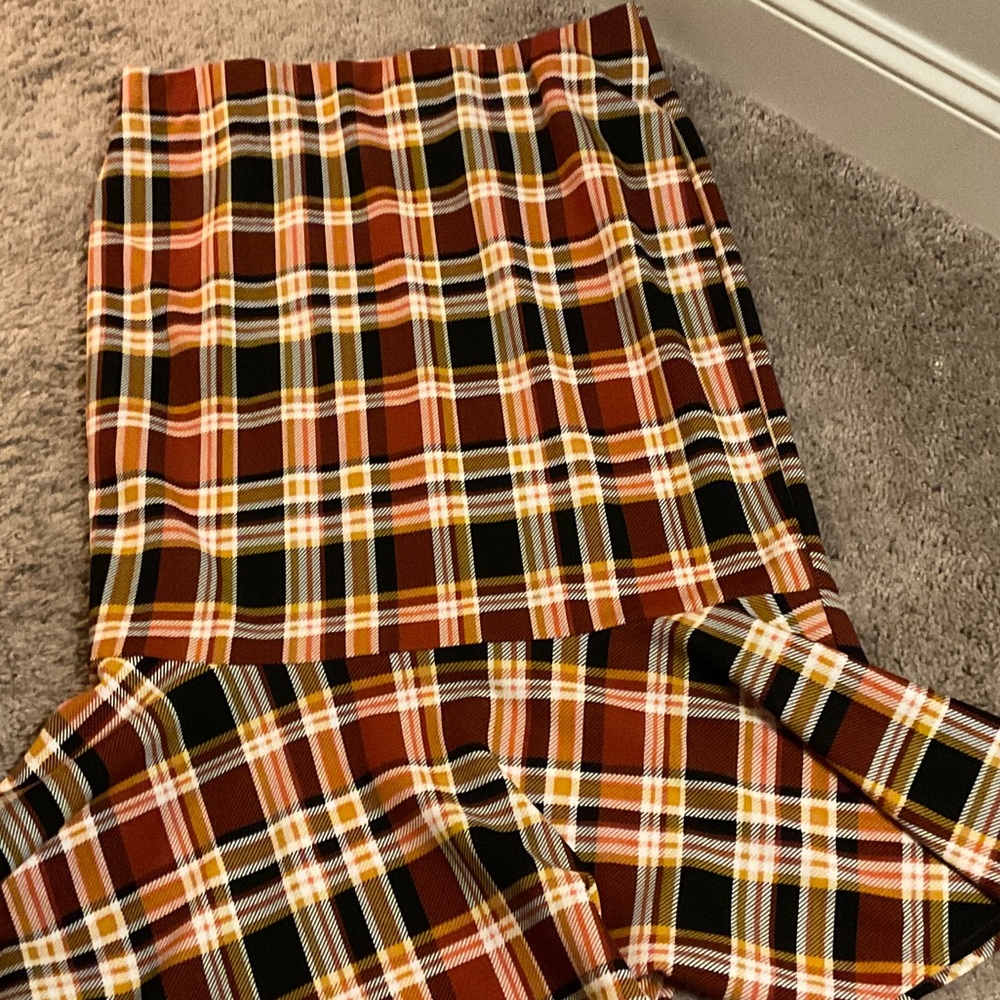 Chic Plaid Pencil Skirt in Red and Black